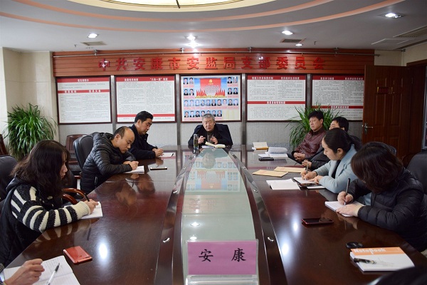 凌寿斌在会上传达学习了赵璟同志宣讲扫黑除恶专项斗争会议精神,并对